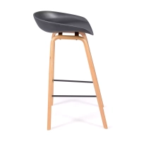Obtenha o banquinho de madeira de faia nórdica - Mueble Design