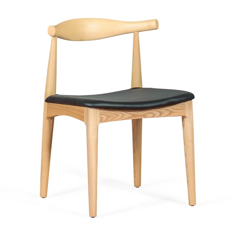 Replica van de beroemde stoel Elbow ontworpen door Hans J. Wegner