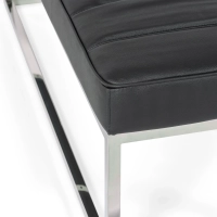 Praga designbänk i kromad stålplåt och konstläder | Modern stil