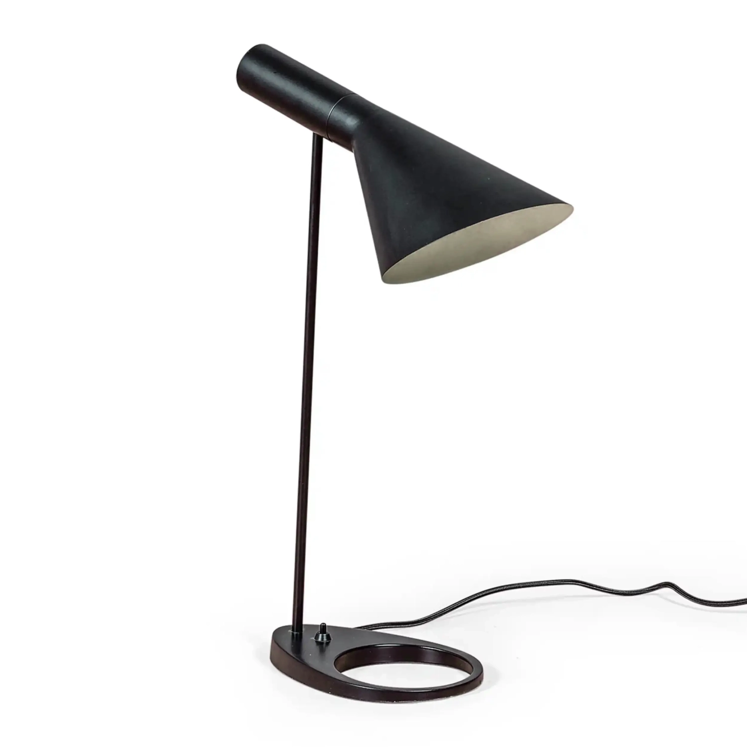Jhon Tischleuchte | Arne Jacobsen inspiriertes Design aus Stahl