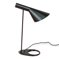 Jhon pöytävalaisin | Arne Jacobsenin inspiroima muotoilu teräksestä