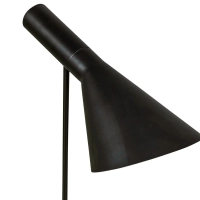 Lampa stołowa Jhon | Stalowy design inspirowany Arne Jacobsenem