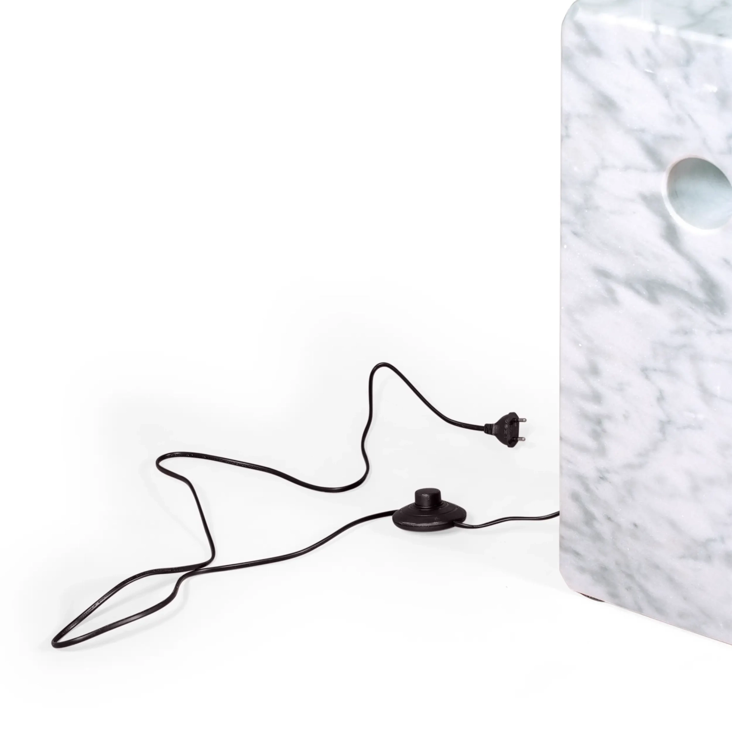 Lustre Manhattan en acier et marbre de Carrare | Luminaire design moderne