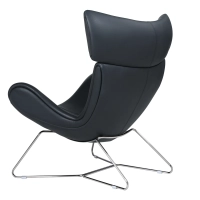 Emola Stol i italienskt läder : Modern fåtölj i premiumdesign