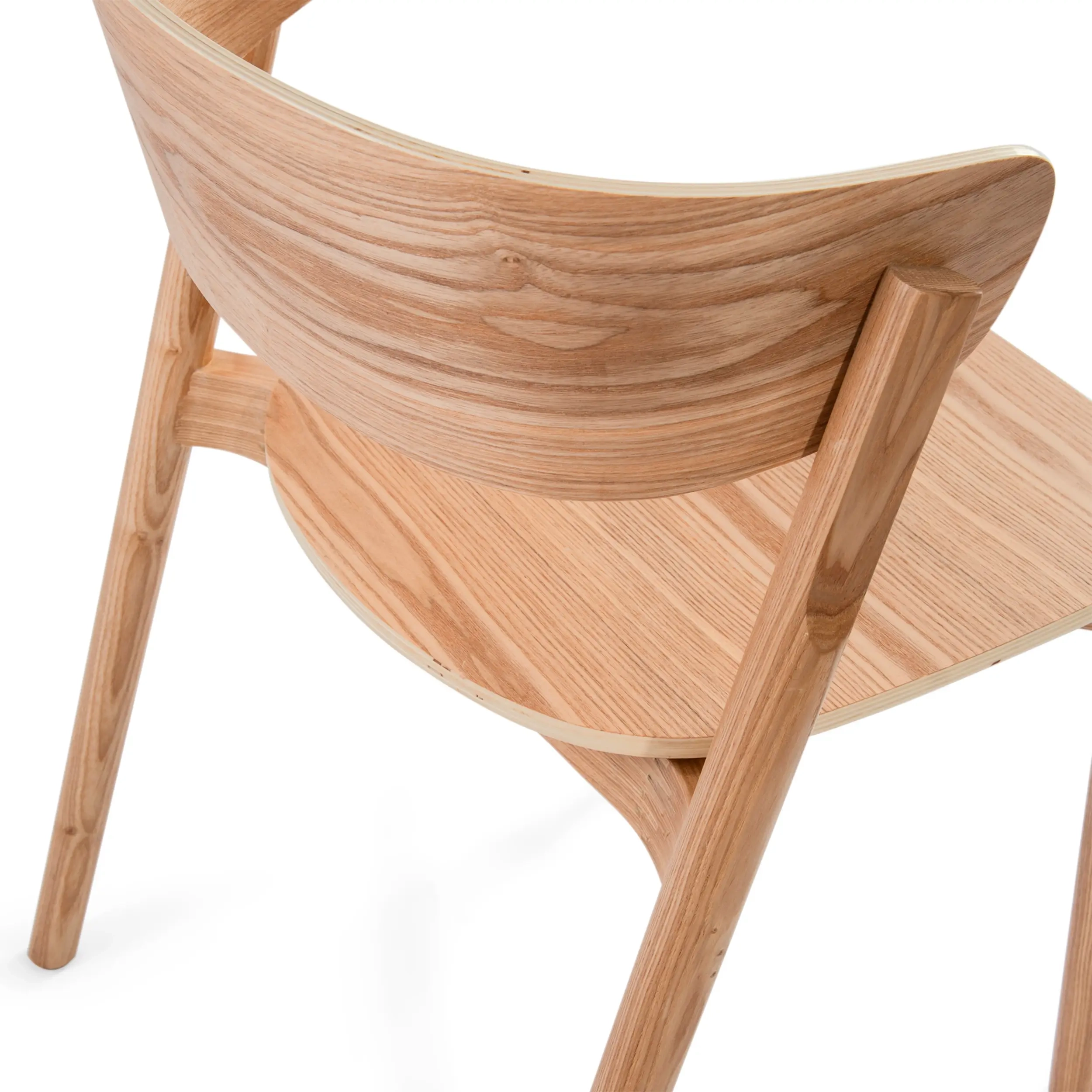 Jídelní židle Notorius z přírodního jasanu | Elegantní design skandinávie