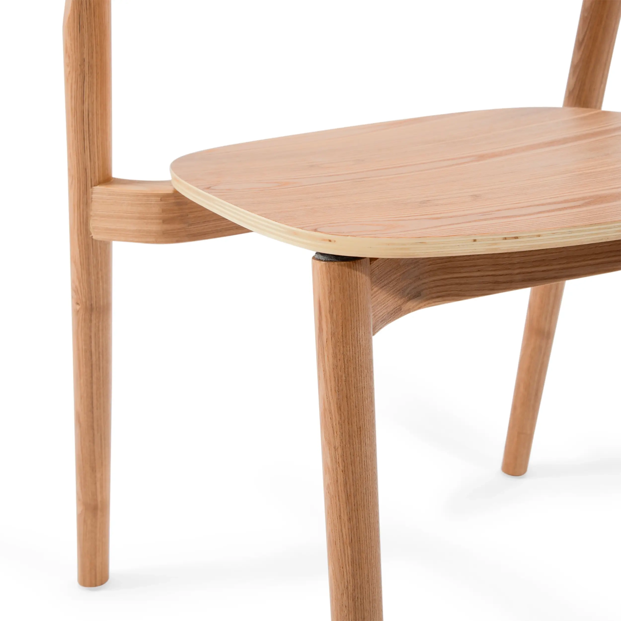 Jídelní židle Notorius z přírodního jasanu | Elegantní design skandinávie