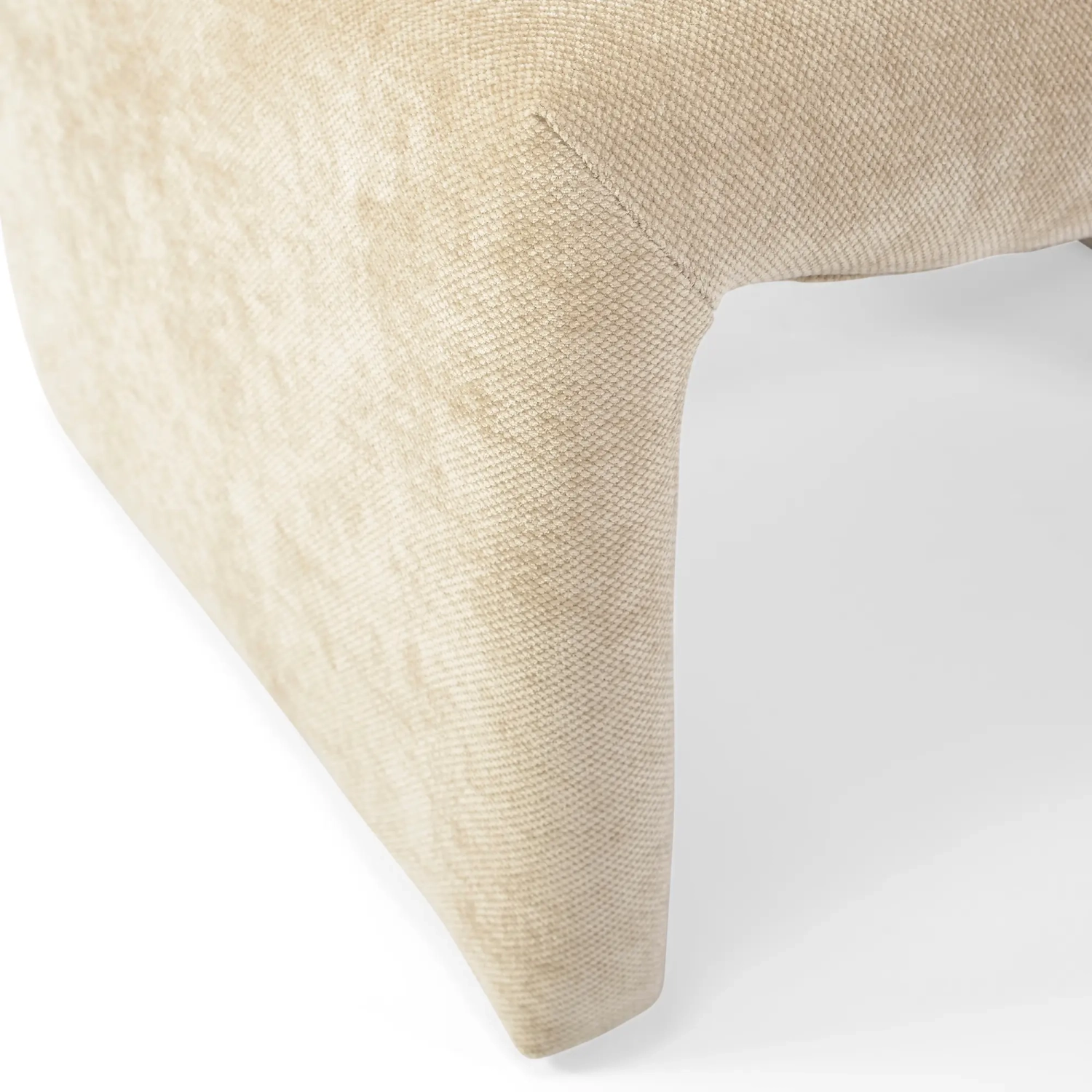 Möblerad designfåtölj Basel, minimalistisk och bekväm stil