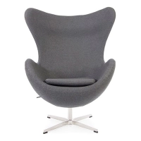 Arne Jacobsen Replica Egg -tuoli ja jalkatuki