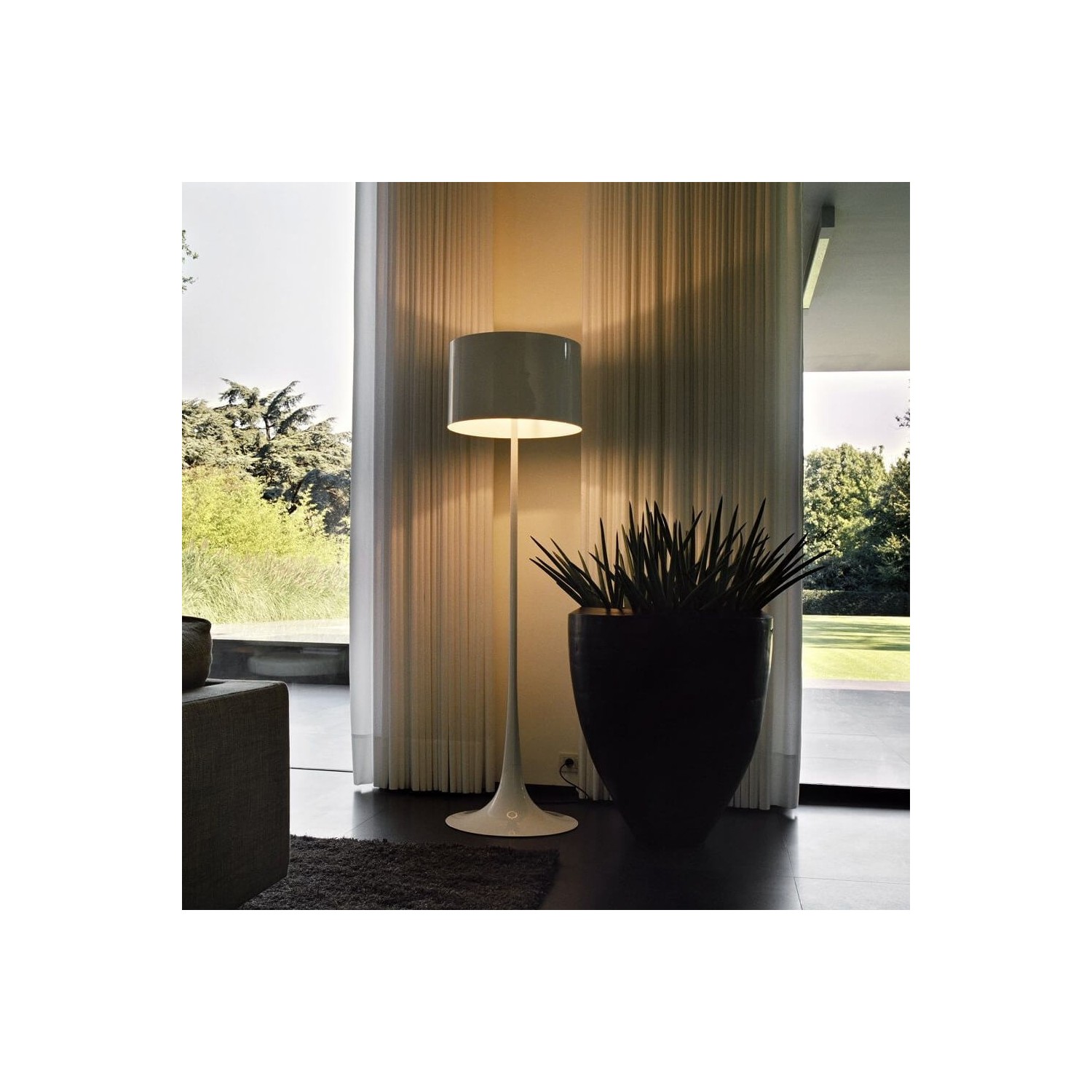 Replika lampy podłogowej Spun Light