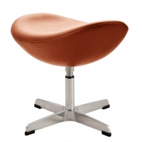 Osmanská replika kožené židle na vejce od návrháře Arne Jacobsen