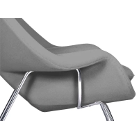 Replik av livmoderstolen av designern Eero Saarinen