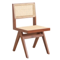 Réplica da cadeira Chandigarh pelo designer Pierre Jeanneret 