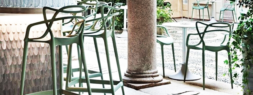 Kopiot design-puutarhakalusteista, kuten Philippe Starckin Masters-tuoli.